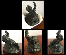 AMOUR PUTTO  jouant avec une