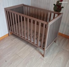 Lit a barreau bébé 120x60 très bon état avec matelas et draps