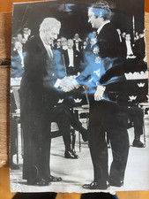 4  PHOTOS NOBEL LITTERATURE 1975 1977 1978 1979 REMIS PAR LE ROI Carl Gustav 