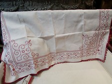 ancien dessus meuble toile coton ou lin brodé broderie a la main rouge galon