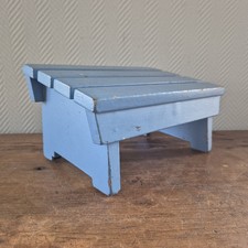 Ancien tabouret en bois peint