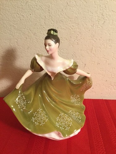 Vintage royal doulton figurine - doulton,