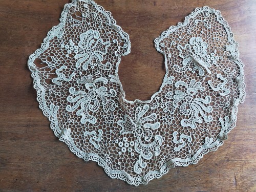 Dentelle ancienne col - ,