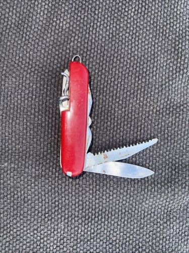 Ancien couteau suisse rouge - ancien,