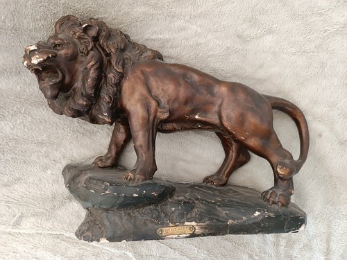 Sculpture lion aux - aux, aguêts