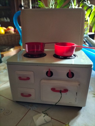 Jouet ancien cuisiniére - ancien,