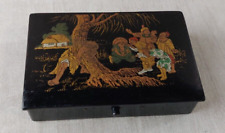 Ancienne petite boîte en