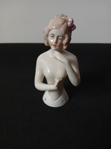 Grande demi figurine - , en