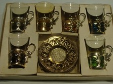 service petits  verres couleur avec support et soucoupes