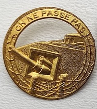 INSIGNE LIGNE MAGINOT on ne passe pas  ( diamètre 36mm )