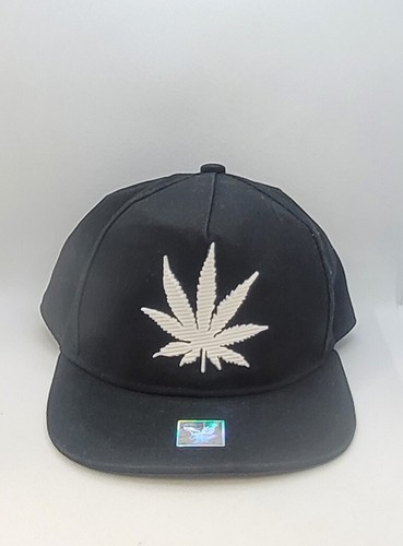 Black flat bill snapback - black,