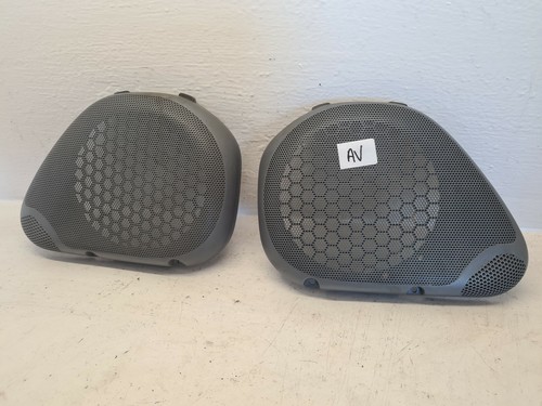 Cache enceinte porte avant