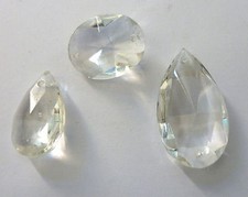 3 pampilles pendeloques facettes  verre blanc  35 x 20 mm