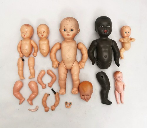 Lot poupées anciennes - , pour
