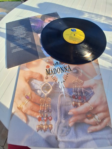 Madonna like prayer - –, a