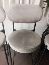 Tabourets de bar 4 pieds, assise velours gris. Hauteur assise 75cm, totale 110