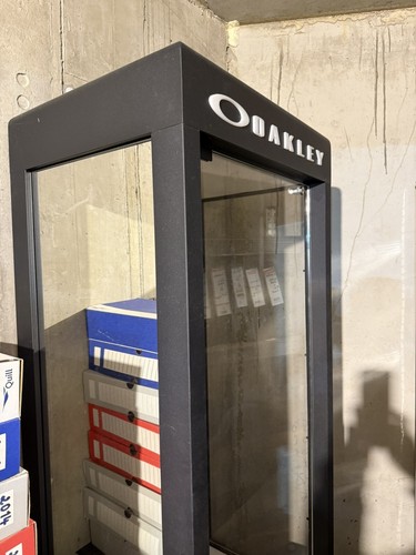 Oakley présentoir - oakley,