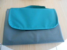 Couverture de pique nique, neuve, 1,15X1,50 , imperméable,  et avec poignée
