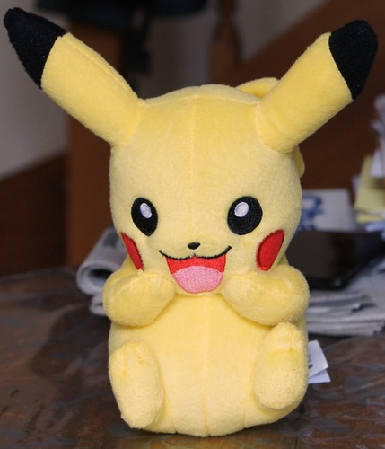 Peluche pokémon pikachu - peluche, qui