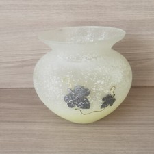 Vase boule en verre,pâte de verre, jaune moucheté,incrustation feuilles de vigne