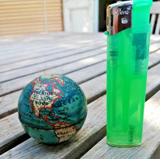 ancien mappemonde taille crayon globe terrestre en mètal