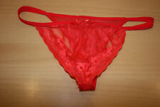 string homme rouge avec dentelle taille 40