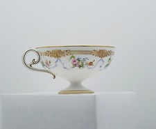 Tasse à Thé sur Piédouche