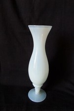 VASE EN OPALINE - VERRE
