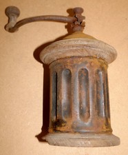 MOULIN à CAFE ou POIVRE  en TÔLE et BOIS dans son jus à restaurer nettoyer(n°11)