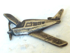 pin's pins badge. avion