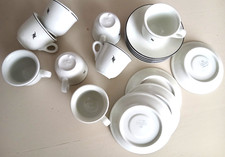 8 tasses + sous tasses