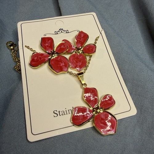 Collier avec pendentif fleur