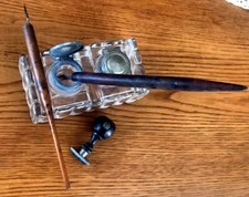 Anciens Objets De Bureau/Encrier Double En Verre/2 Portes Plumes/1 Tampon "Paye"