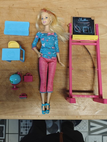 Poupee barbie maitresse - ",