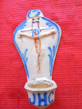 Ancien et beau bénitier en
