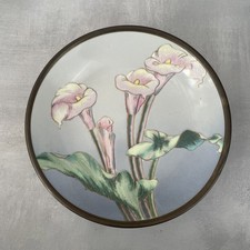 ASIE CHINE MACAO petite assiette porcelaine chinoise et laiton décor floral arum