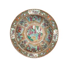 Grand plat en porcelaine de