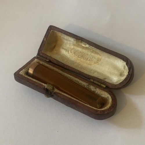 Ancien fume cigarette - en, ambre