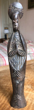 Statuette Vierge Noire du continent africain belle finesse d'exécution H: 27 cm