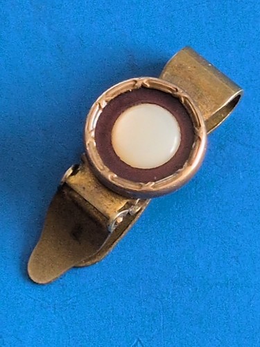 Ancienne pince - pince, a