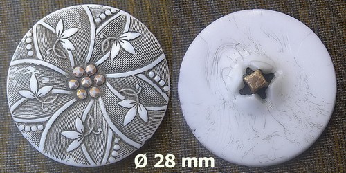1900s white pressed - 1900s',