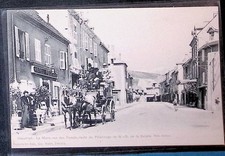 Rare CPA  La MURE  Isère  La Diligence à deux chevaux  belle animation