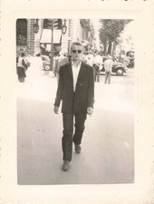 ANCIENNE PHOTOGRAPHIE 1958 JEUNE HOMME ELEGANT LUNETTES DE SOLEIL