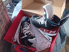 patin de hockey sur glace CCM