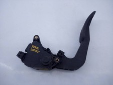 180021343R THROTTLE PEDAL /
