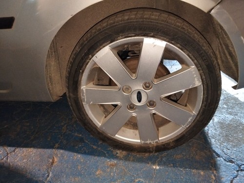Pneu ford fiesta - ford,