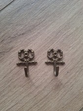 2 ANCIENS CROCHETS PORTE TORCHONS AU NOEUD LOUIS XVI EN LAITON CUISINE