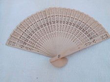Eventail vintage en bois et en