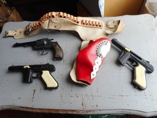 lot anciens pistolets jouet  non fonctionnelle plus étui cuir en bon ètat