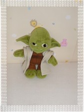 ⑰ - Peluche Star Wars Black Line Maitre Yoda 17 cm